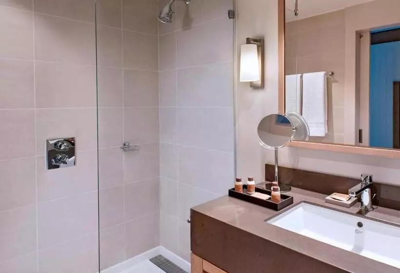 اتاق اجرایی با تخت بزرگ, Marriott Portauprince