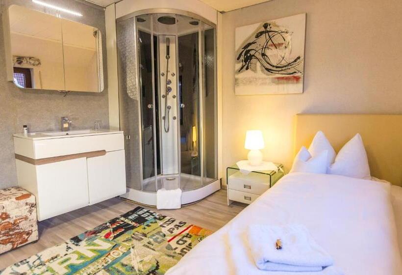 غرفة إقتصادية فردية, Rosengarten