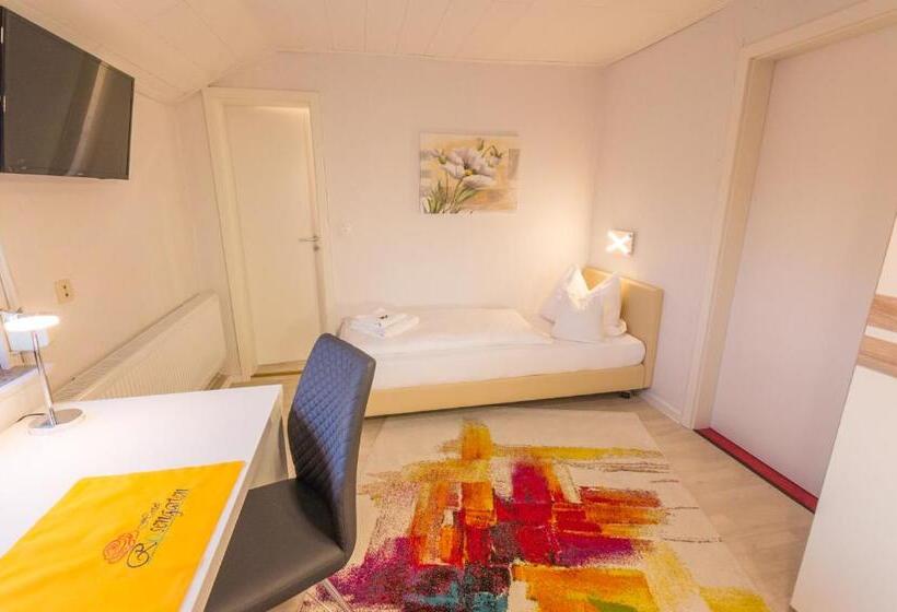 غرفة كومفورت ثلاثية, Rosengarten