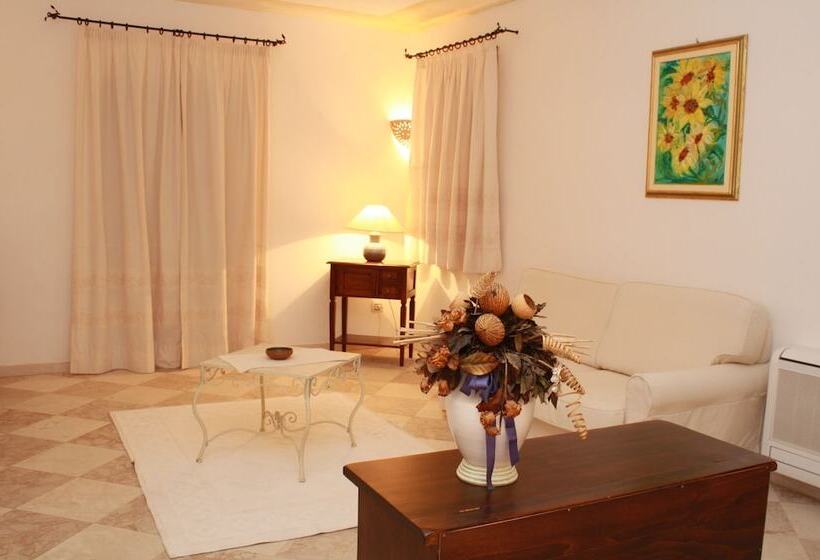 غرفة قياسية ثلاثية, San Pantaleo