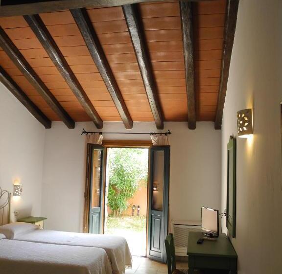 غرفة قياسية ثلاثية, San Pantaleo