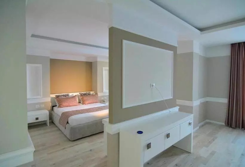 سوئیت کلاسیک, Te Stela Resort & Spa