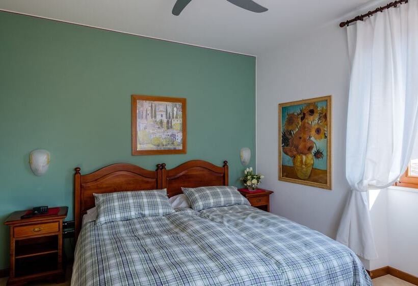 חדר סופריור, Tre Punte