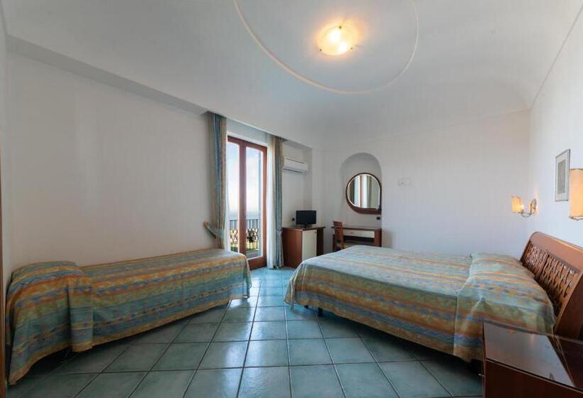 Номер Стандарт Трехместный, La Capannina   Hotel & Apartments