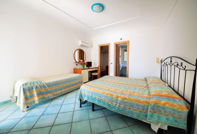 Номер Стандарт Трехместный, La Capannina   Hotel & Apartments