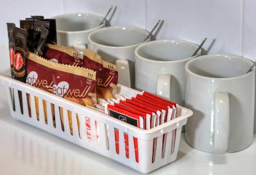 اتاق لوکس, Country Gardens Motor Inn