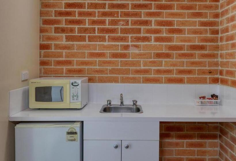 اتاق لوکس, Country Gardens Motor Inn