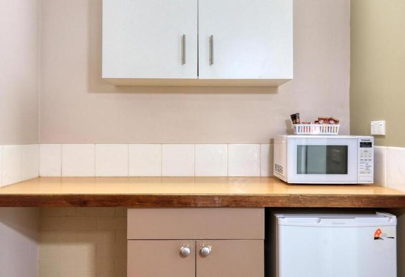 اتاق لوکس, Country Gardens Motor Inn