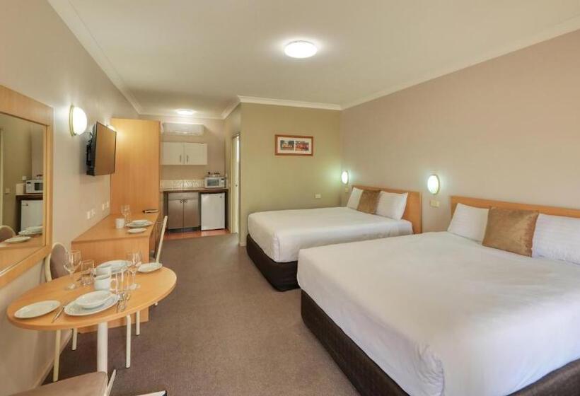 اتاق لوکس, Country Gardens Motor Inn