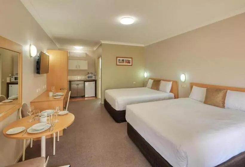 اتاق لوکس, Country Gardens Motor Inn