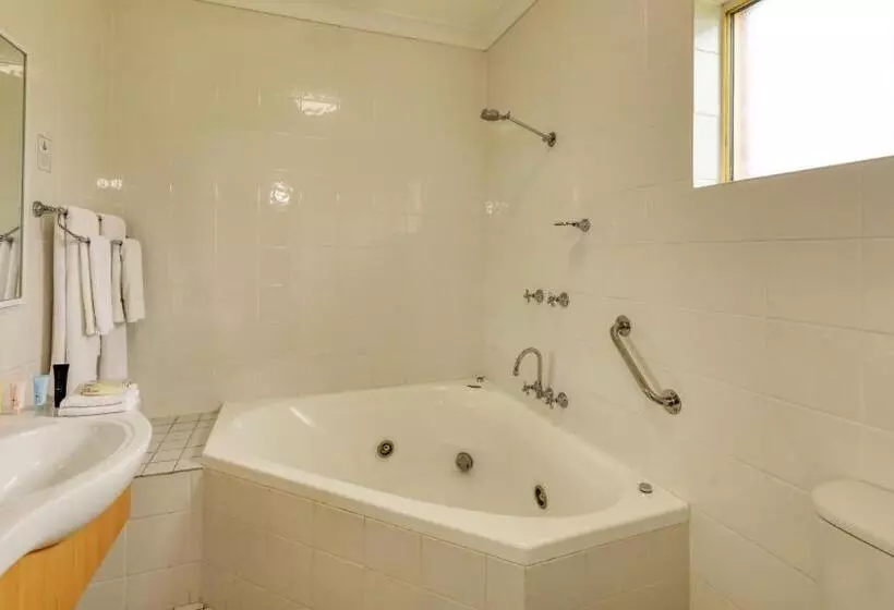 اتاق استاندارد با وان آب گرم, Country Gardens Motor Inn