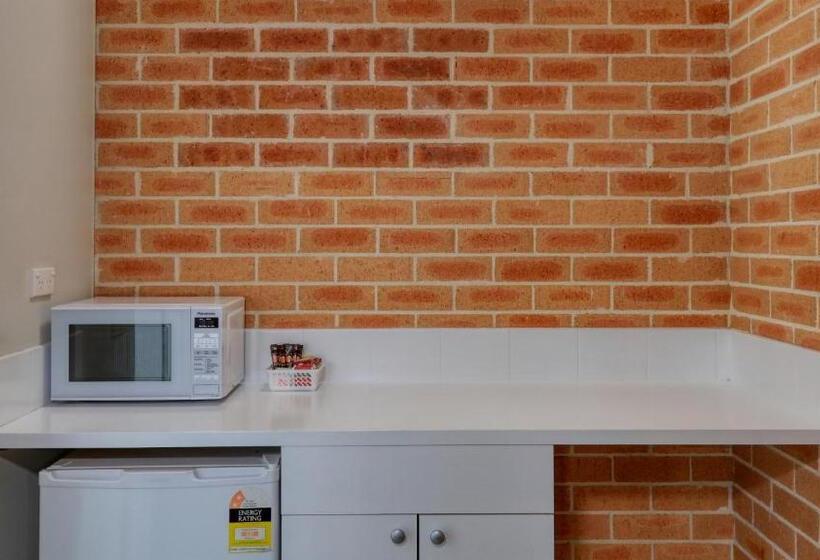 اتاق استاندارد با وان آب گرم, Country Gardens Motor Inn