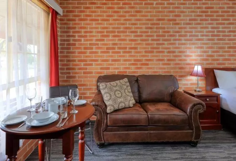 اتاق سوپریور با تخت بزرگ, Country Gardens Motor Inn