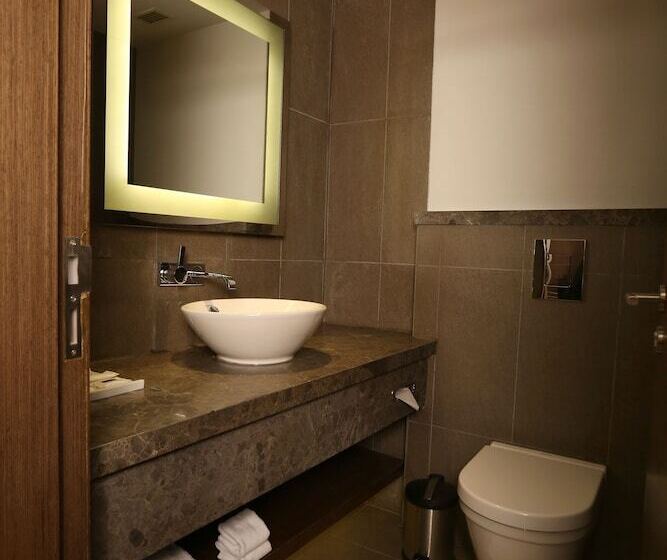 جناح سوبيريور, Novotel New Delhi Aerocity  International Airport