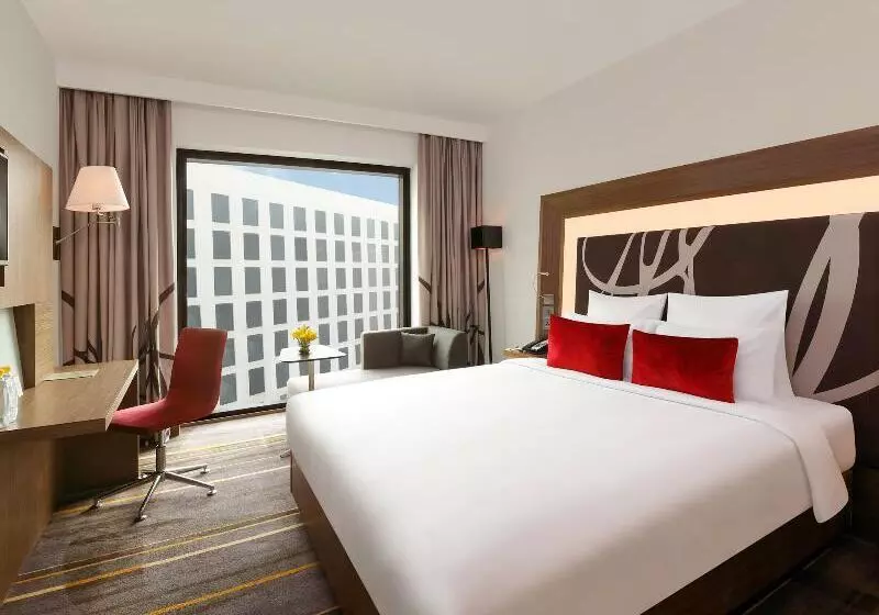 キングサイズベッドのスタンダードルーム, Novotel New Delhi Aerocity International Airport