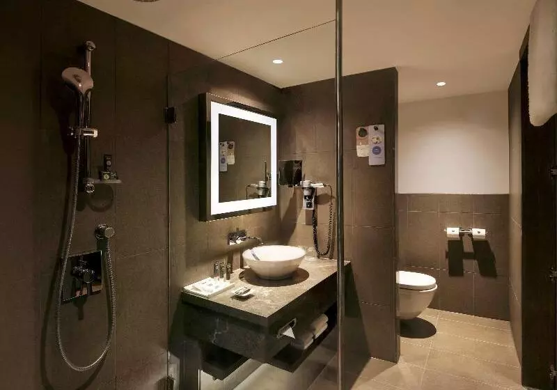 キングサイズベッドのスーペリアルーム, Novotel New Delhi Aerocity International Airport