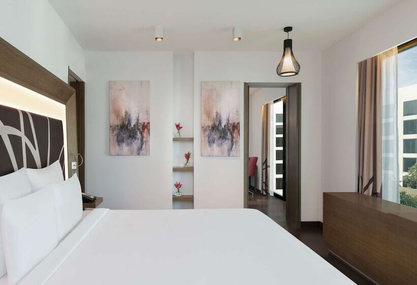 جناح سوبيريور, Novotel New Delhi Aerocity  International Airport