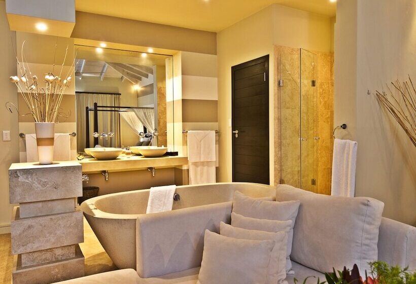 جناح, Lodge On Lake