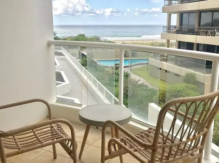 استودیوی استاندارد, Regency On The Beach