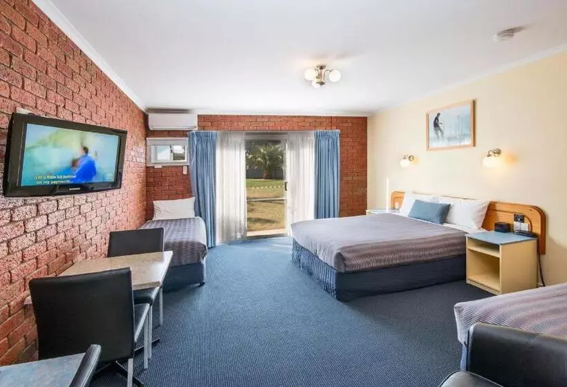 اتاق خانوادگی, Torquay Tropicana Motel