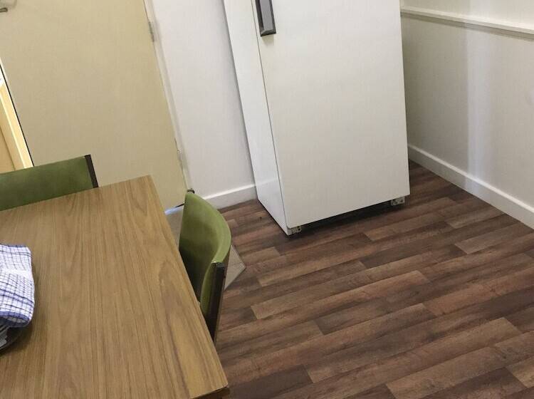 Семейный Номер, Travelway Motel