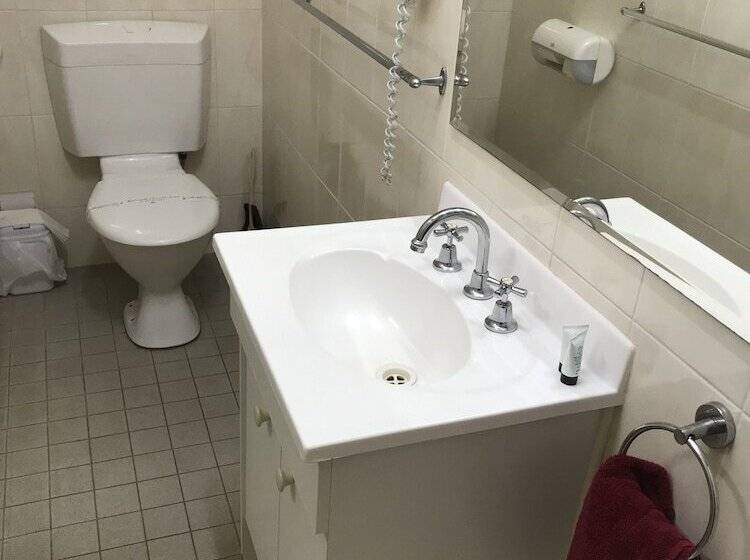 Семейный Номер, Travelway Motel