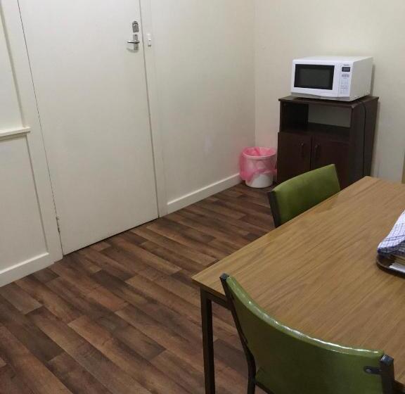 Семейный Номер, Travelway Motel