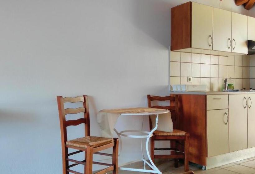 스탠다드 스튜디오, Villa Maraki