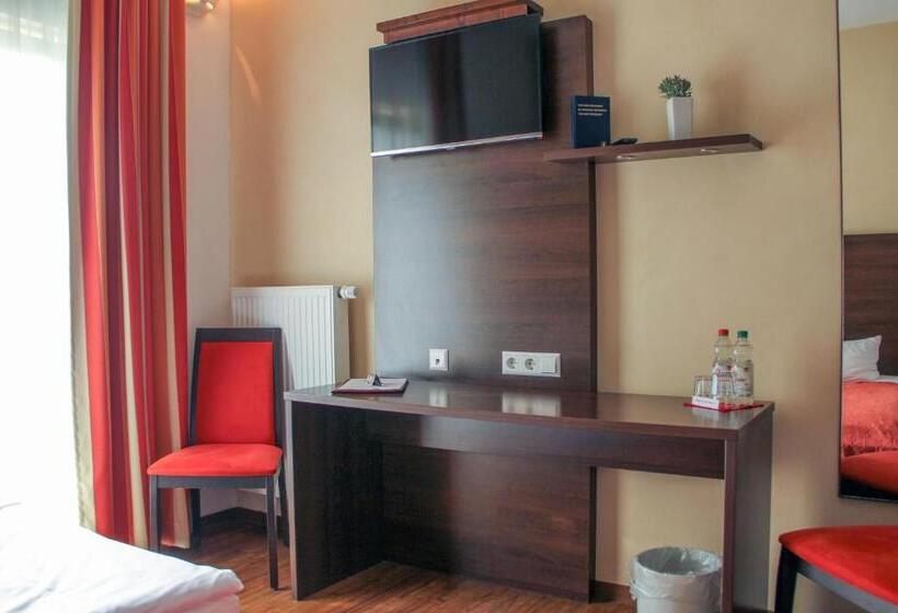 اتاق استاندارد یک نفره, Auf Der Bühn