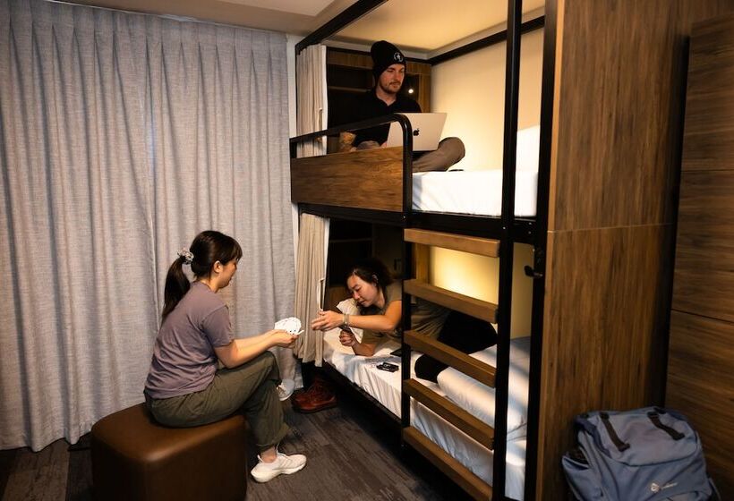 ルームシェアのワンベッド, Haka House Franz Josef