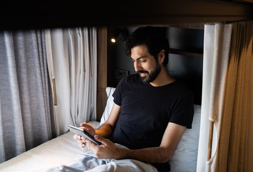 ルームシェアのワンベッド, Haka House Franz Josef