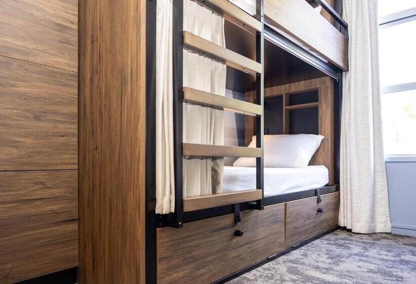 ルームシェアのワンベッド, Haka House Franz Josef