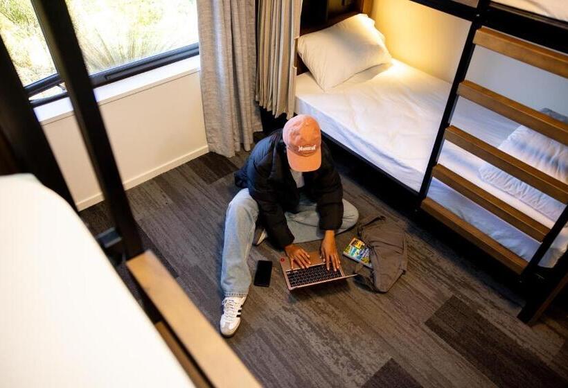 ルームシェアのワンベッド, Haka House Franz Josef