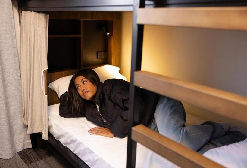 ルームシェアのワンベッド, Haka House Franz Josef