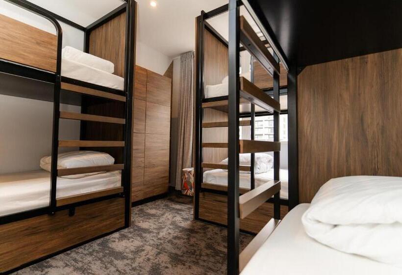 ルームシェアのワンベッド, Haka House Franz Josef