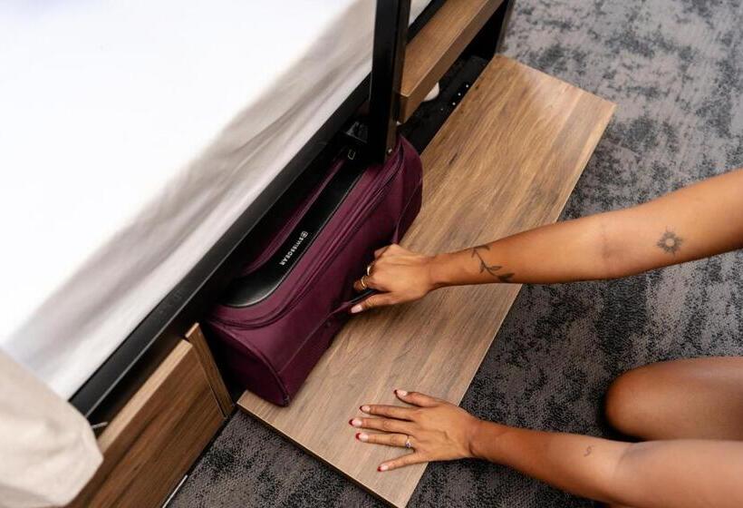 ルームシェアのワンベッド, Haka House Franz Josef