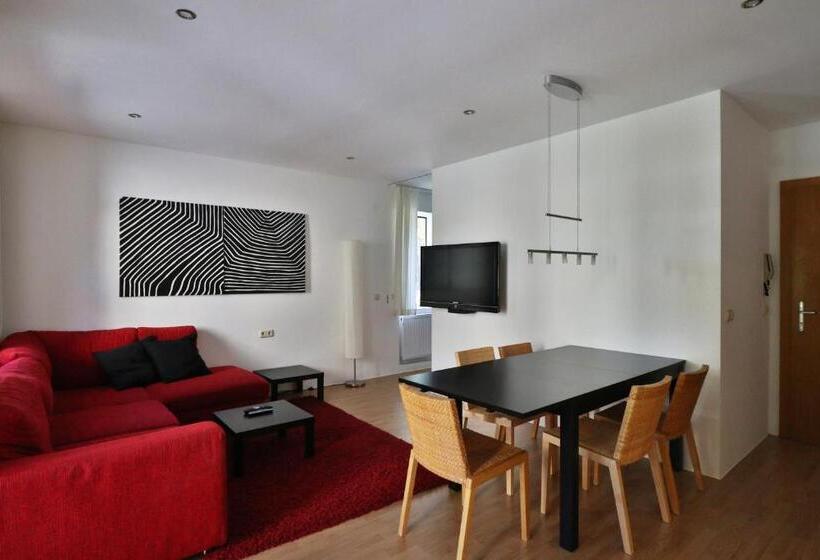 דירת שלושה חדרים, Appartements Christophorus