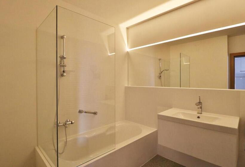 דירת שלושה חדרים, Appartements Christophorus