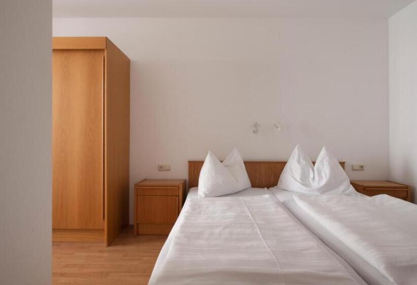 آپارتمان 1 خوابه با بالکن, Appartements Christophorus