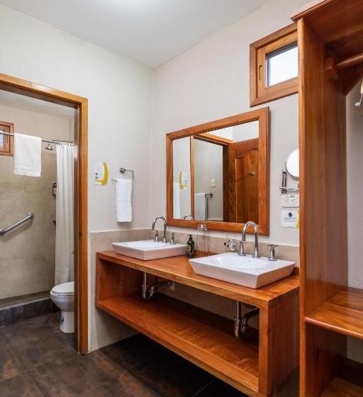 סוויטת ג'וניור, Blu Galapagos Sustainable Waterfront Lodge