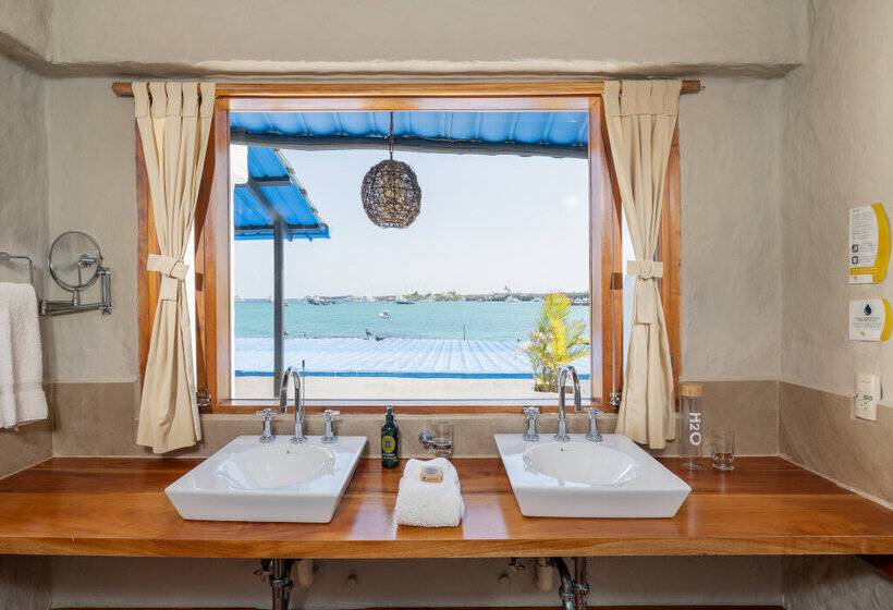 סוויטה, Blu Galapagos Sustainable Waterfront Lodge