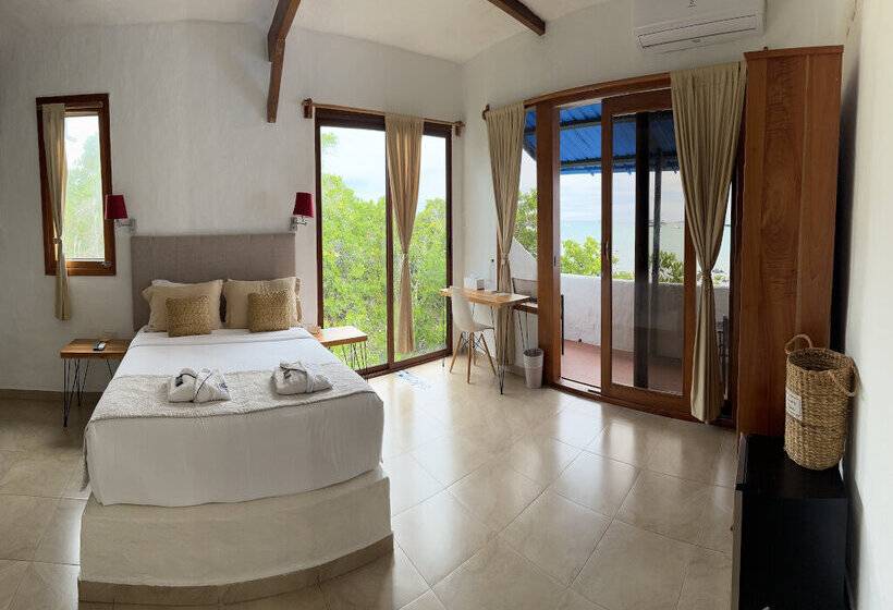 סוויטה, Blu Galapagos Sustainable Waterfront Lodge
