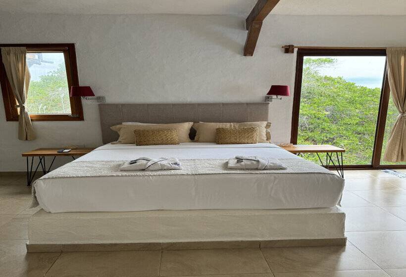 סוויטה, Blu Galapagos Sustainable Waterfront Lodge