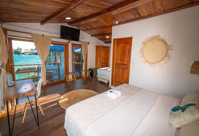 סוויטה, Blu Galapagos Sustainable Waterfront Lodge