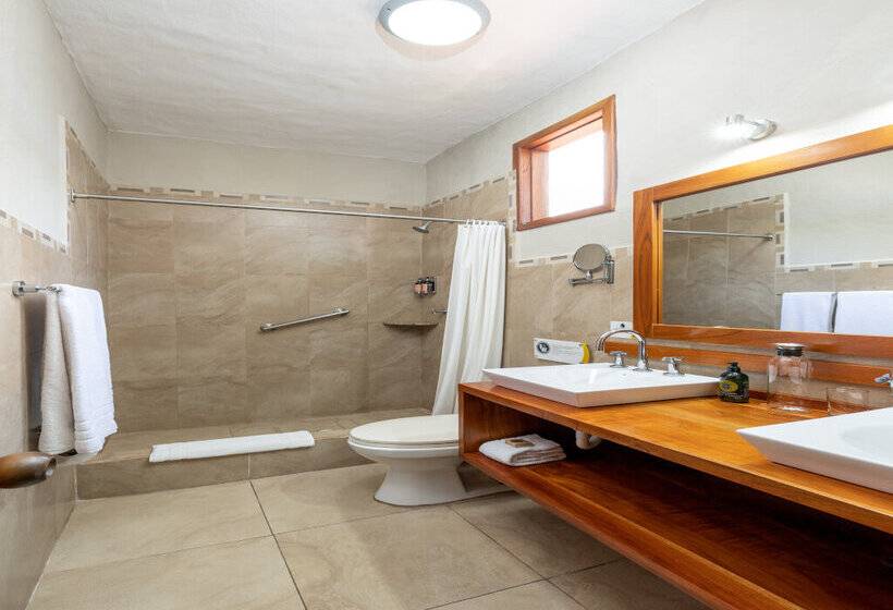 סוויטה, Blu Galapagos Sustainable Waterfront Lodge