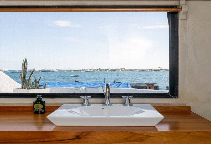 סוויטה, Blu Galapagos Sustainable Waterfront Lodge