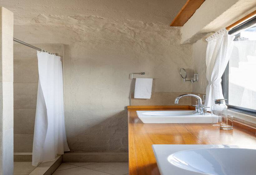 סוויטה, Blu Galapagos Sustainable Waterfront Lodge