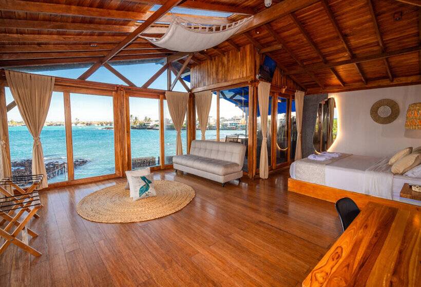 סוויטה, Blu Galapagos Sustainable Waterfront Lodge