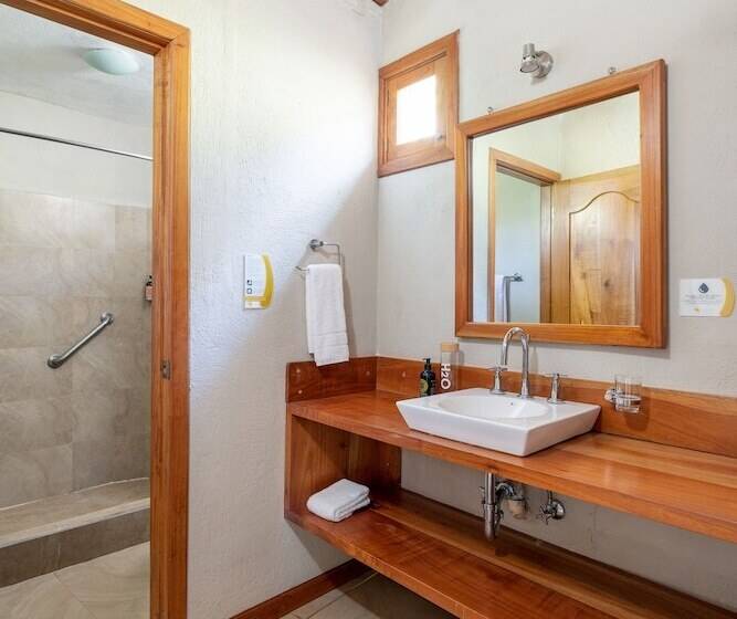 Номер Superior, Blu Galapagos Sustainable Waterfront Lodge