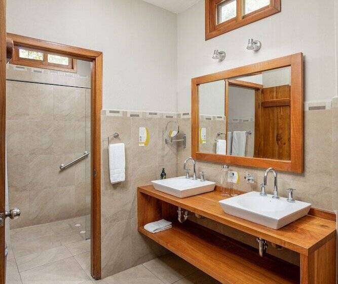 סוויטת ג'וניור, Blu Galapagos Sustainable Waterfront Lodge